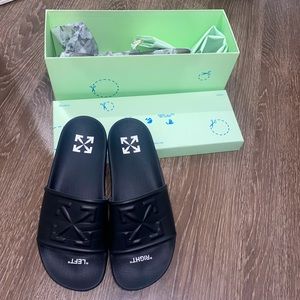 Off White Sandals Worn Twice. Size: 42.